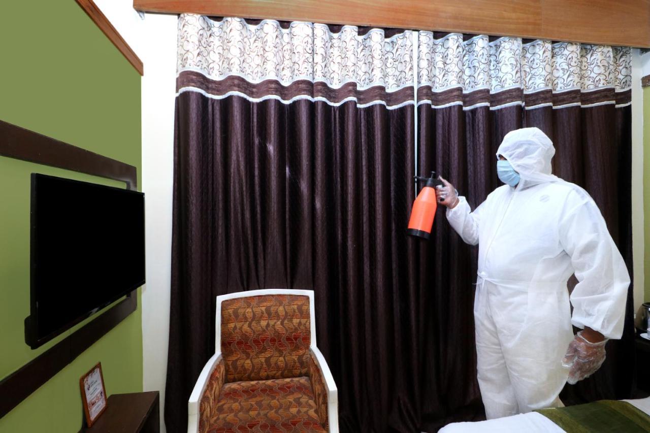 Hotel Seven- Center Of City Chandīgarh Екстериор снимка
