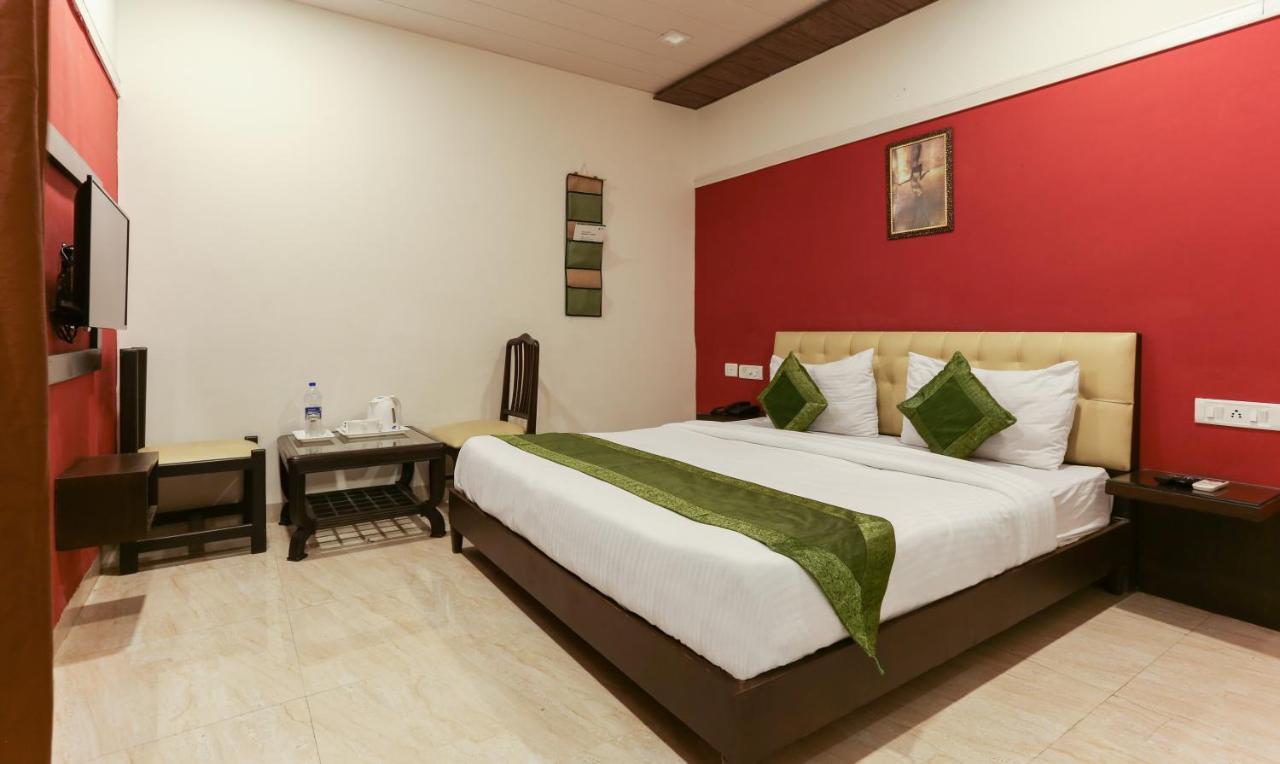 Hotel Seven- Center Of City Chandīgarh Екстериор снимка