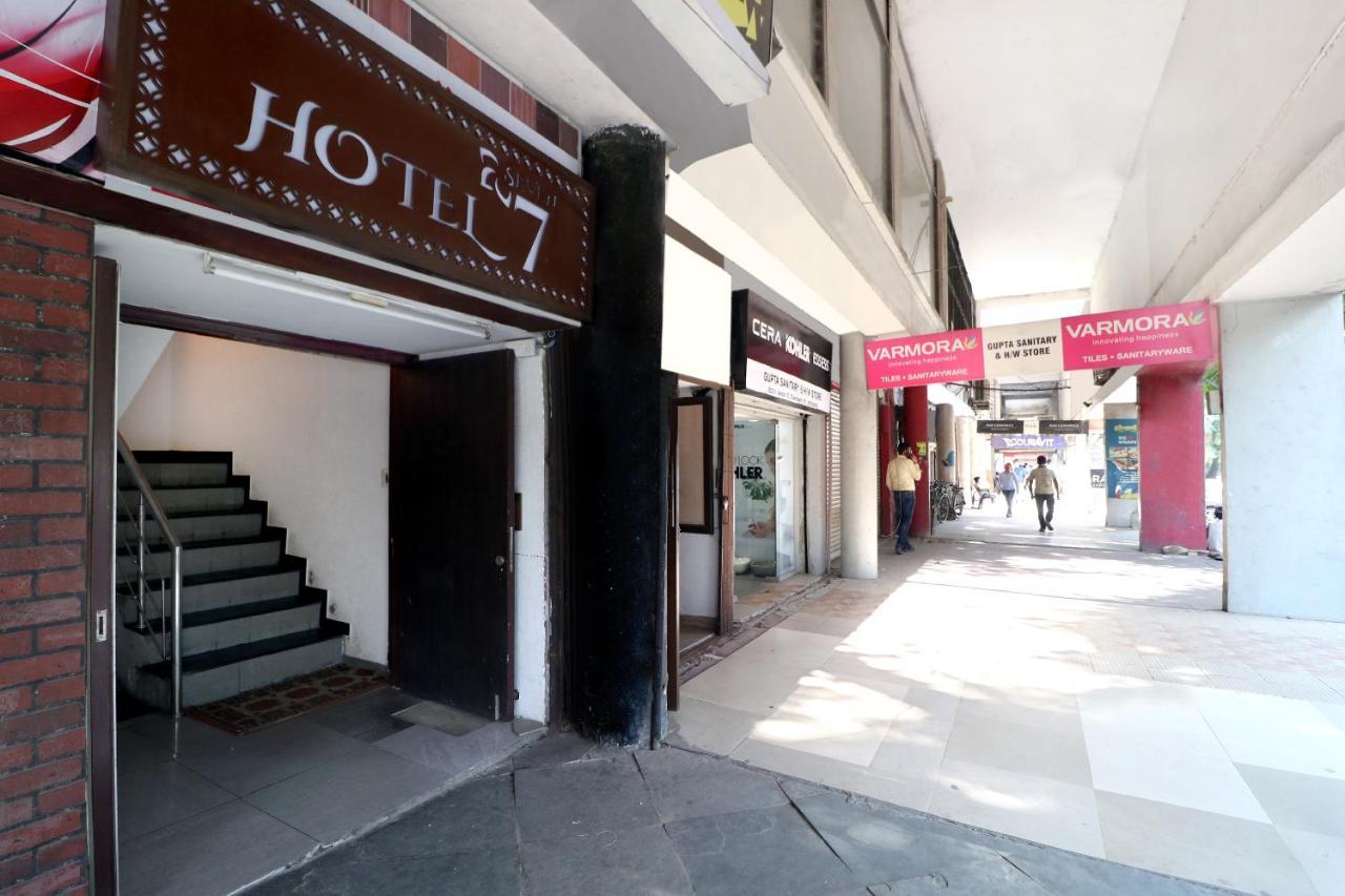 Hotel Seven- Center Of City Chandīgarh Екстериор снимка