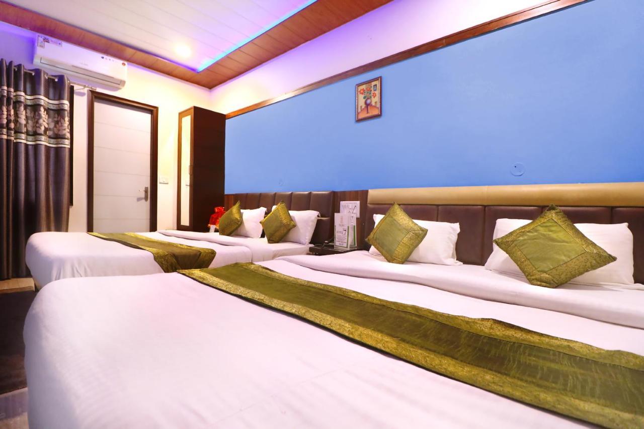 Hotel Seven- Center Of City Chandīgarh Екстериор снимка