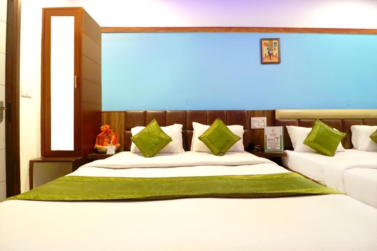 Hotel Seven- Center Of City Chandīgarh Екстериор снимка