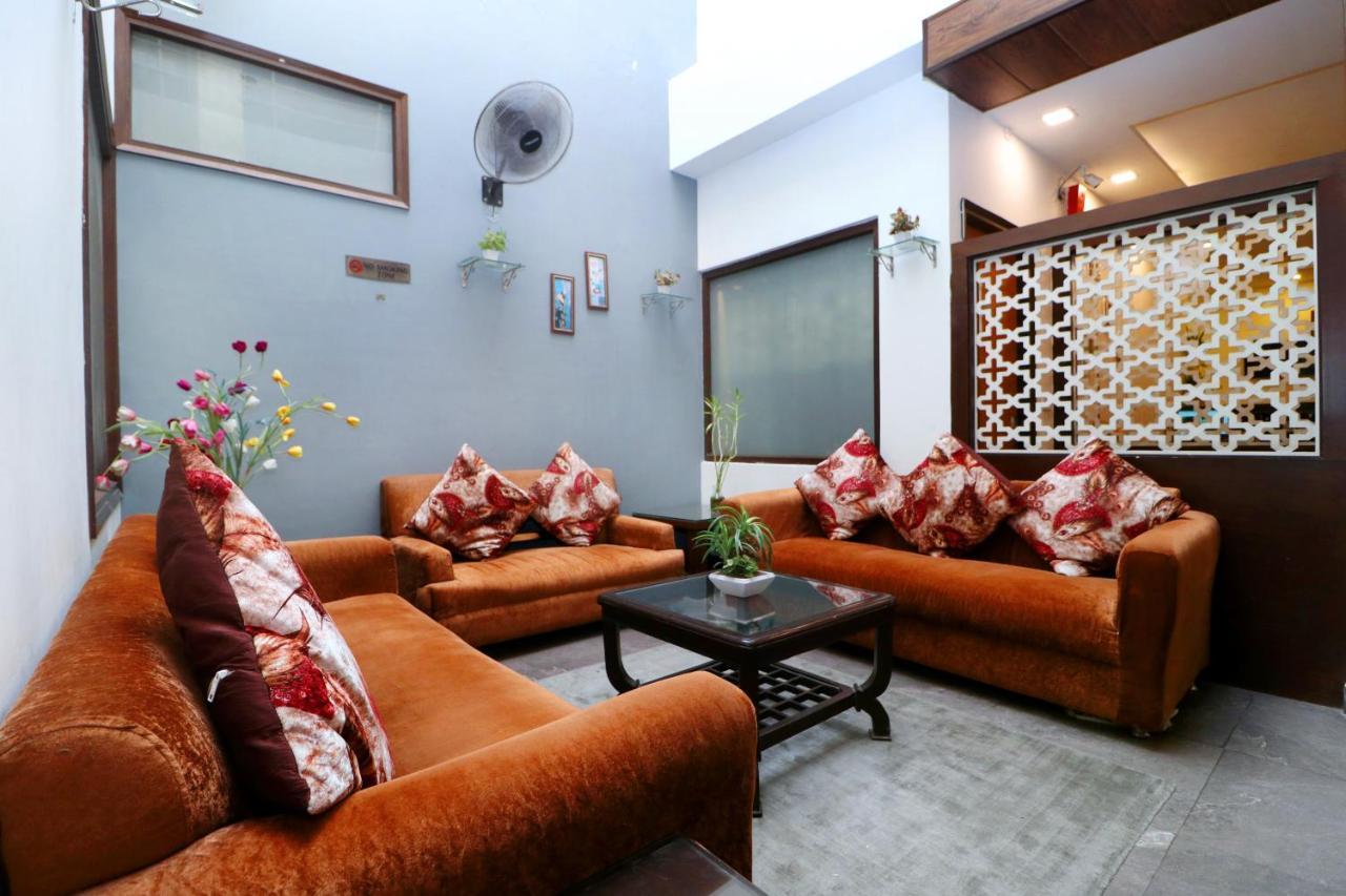 Hotel Seven- Center Of City Chandīgarh Екстериор снимка