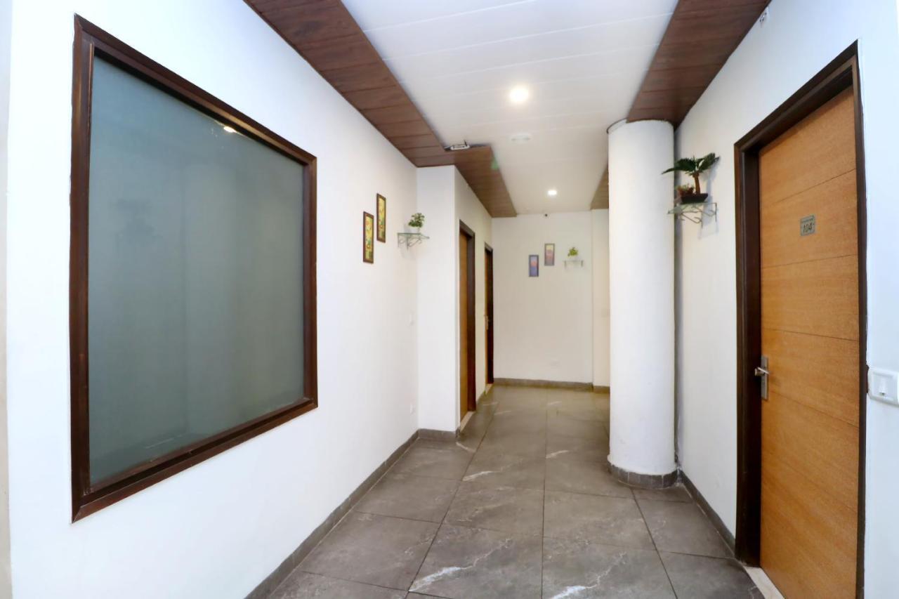 Hotel Seven- Center Of City Chandīgarh Екстериор снимка
