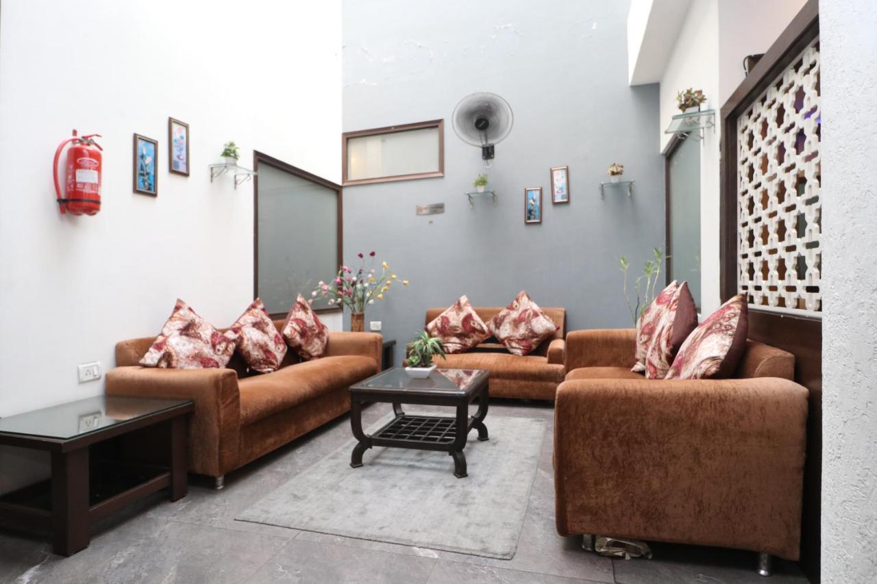 Hotel Seven- Center Of City Chandīgarh Екстериор снимка