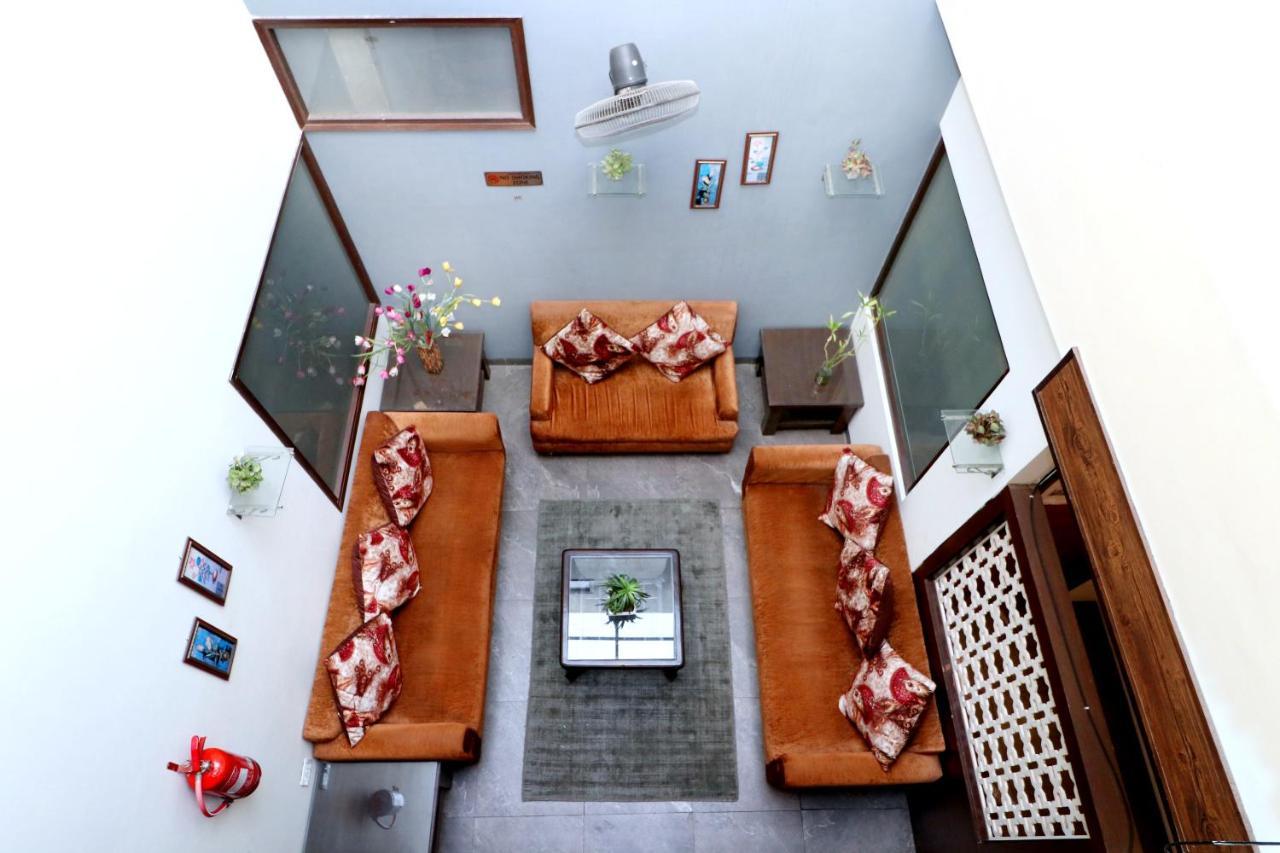 Hotel Seven- Center Of City Chandīgarh Екстериор снимка