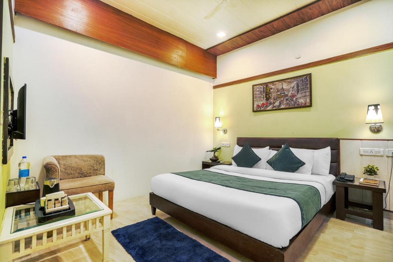 Hotel Seven- Center Of City Chandīgarh Екстериор снимка