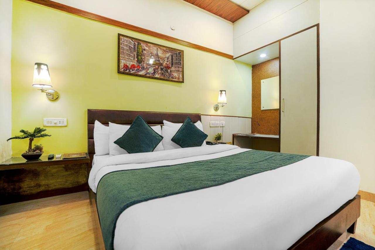Hotel Seven- Center Of City Chandīgarh Екстериор снимка