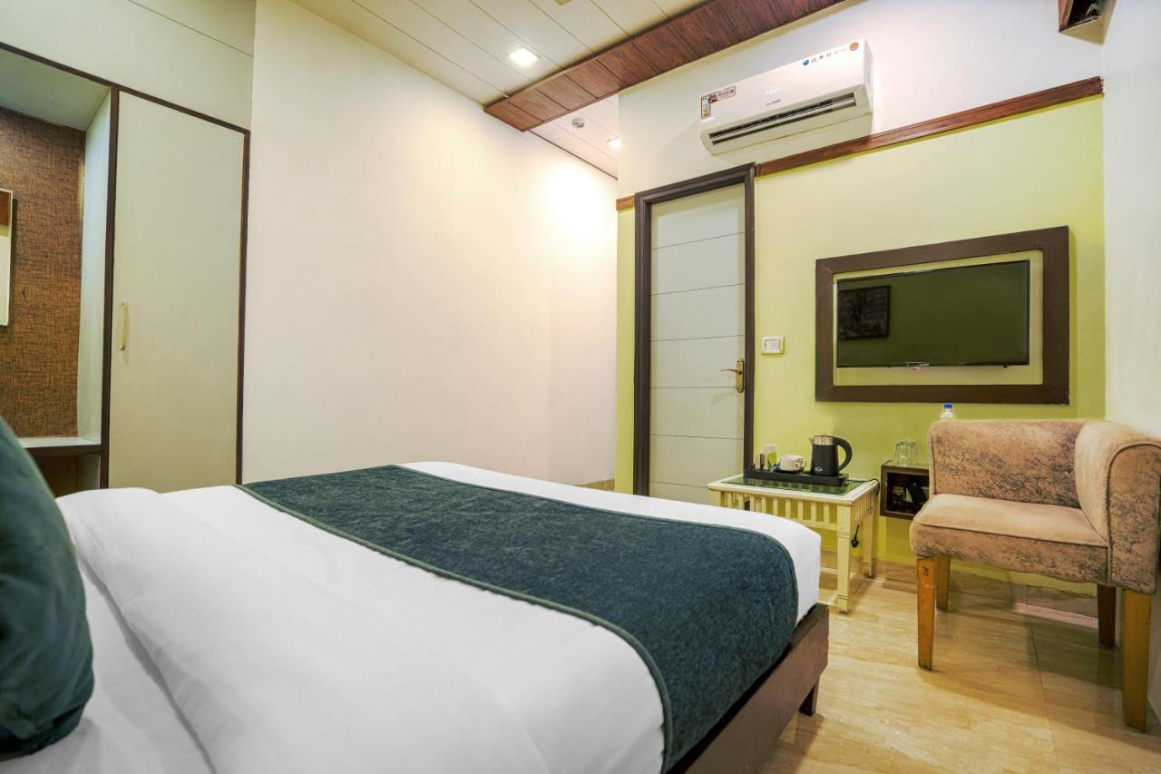 Hotel Seven- Center Of City Chandīgarh Екстериор снимка