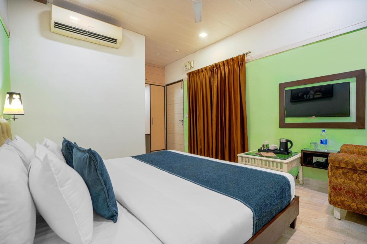 Hotel Seven- Center Of City Chandīgarh Екстериор снимка