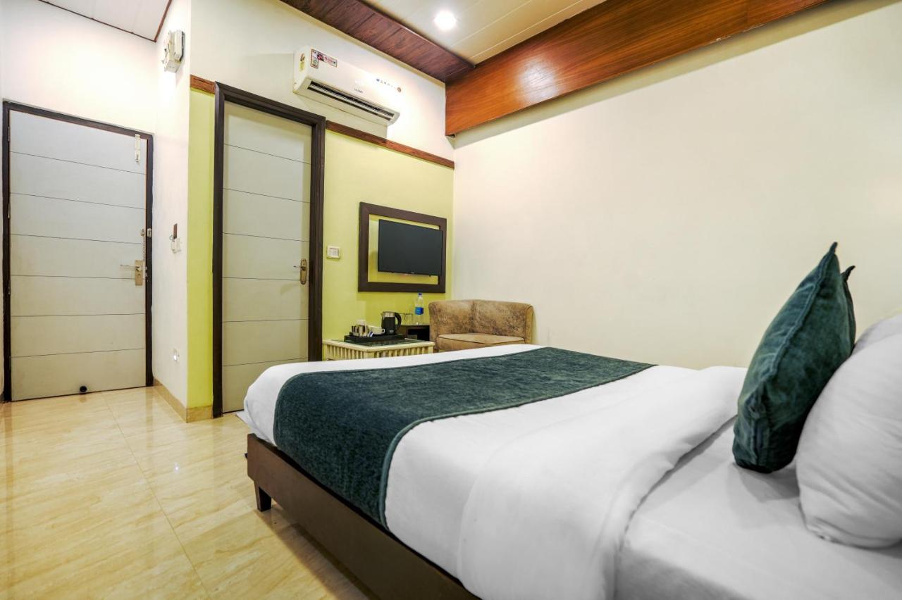 Hotel Seven- Center Of City Chandīgarh Екстериор снимка
