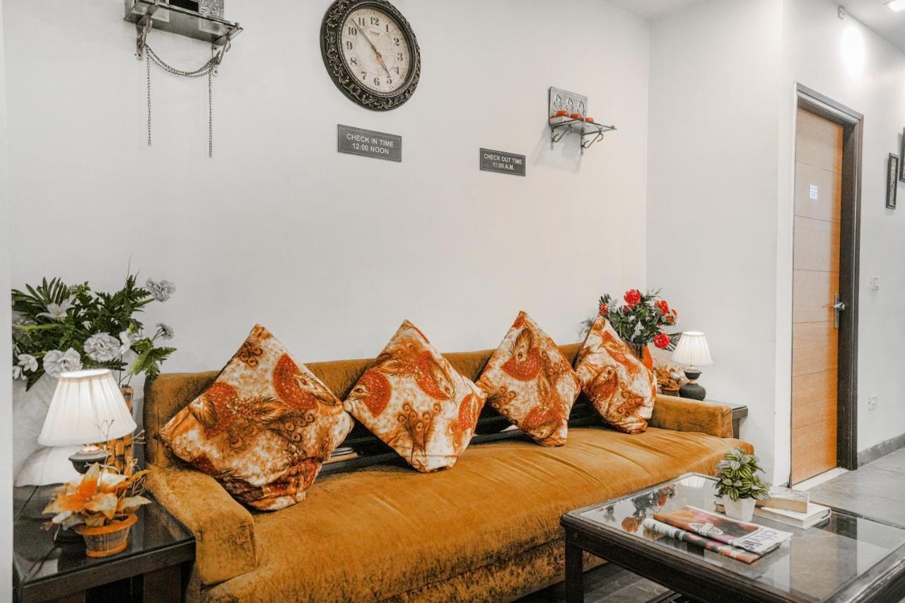 Hotel Seven- Center Of City Chandīgarh Екстериор снимка