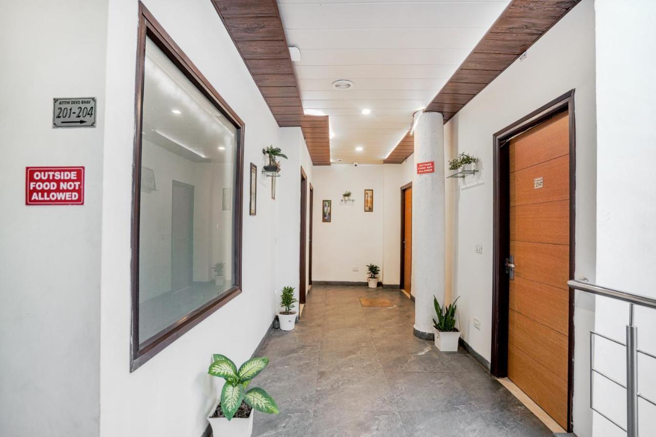 Hotel Seven- Center Of City Chandīgarh Екстериор снимка