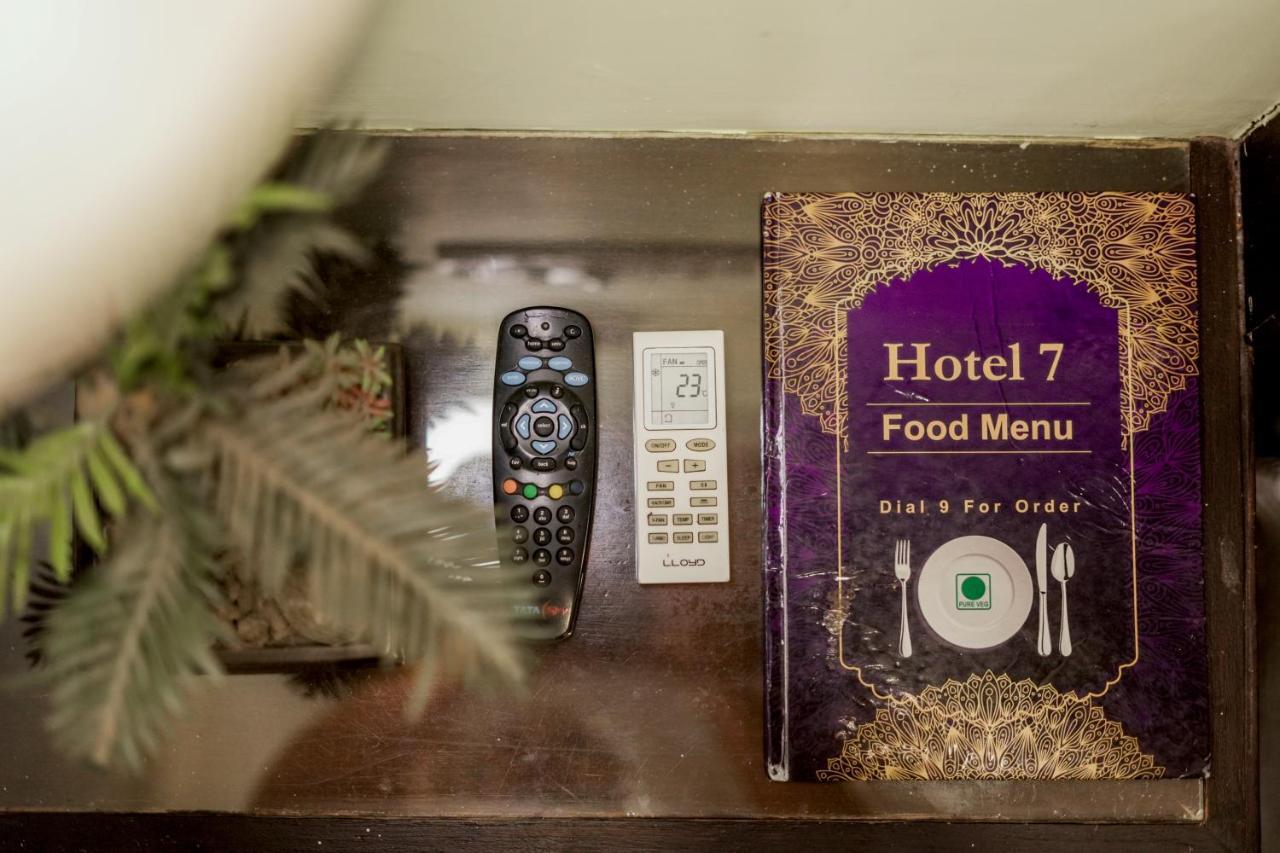 Hotel Seven- Center Of City Chandīgarh Екстериор снимка